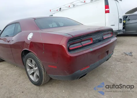 2017 Dodge Challenger Sxt z USA, uszkodzony, nr VIN 2C3CDZAG9HH633464